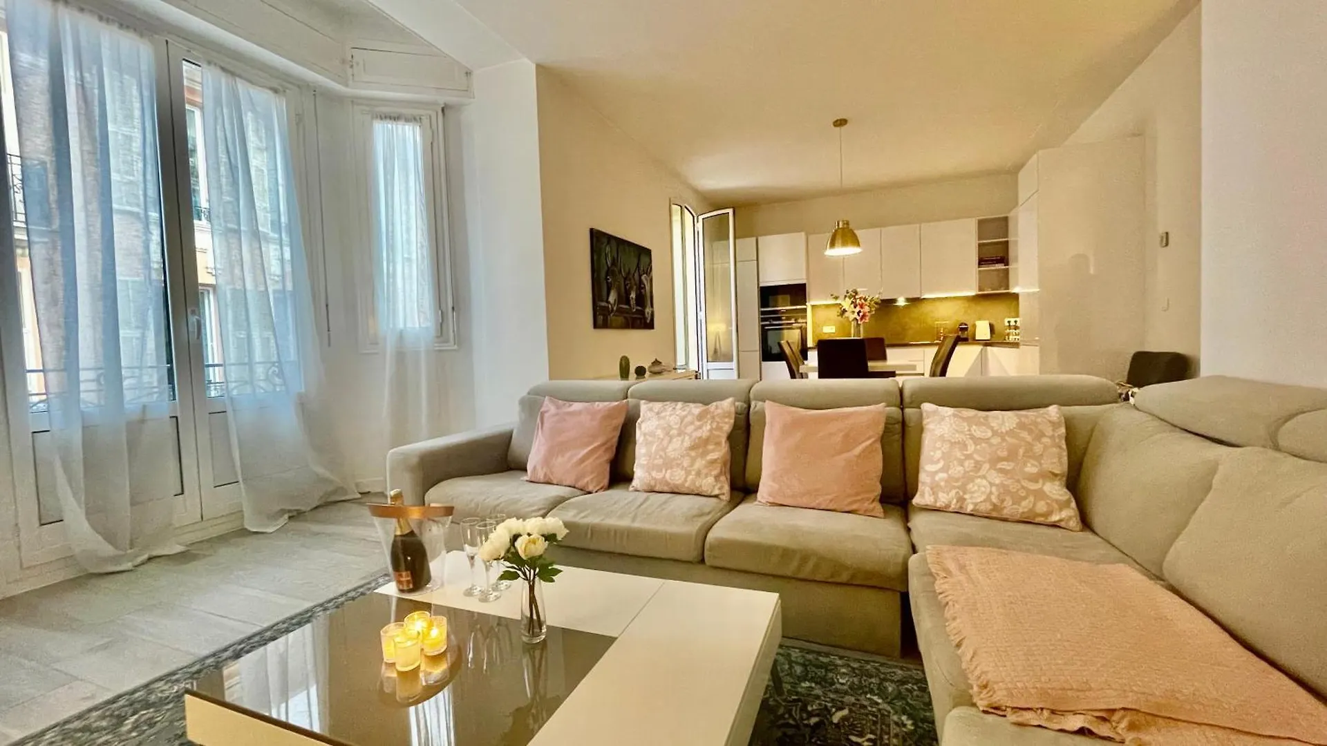 Large 4-Room Town Center Near Monaco Beausoleil 0*,  France