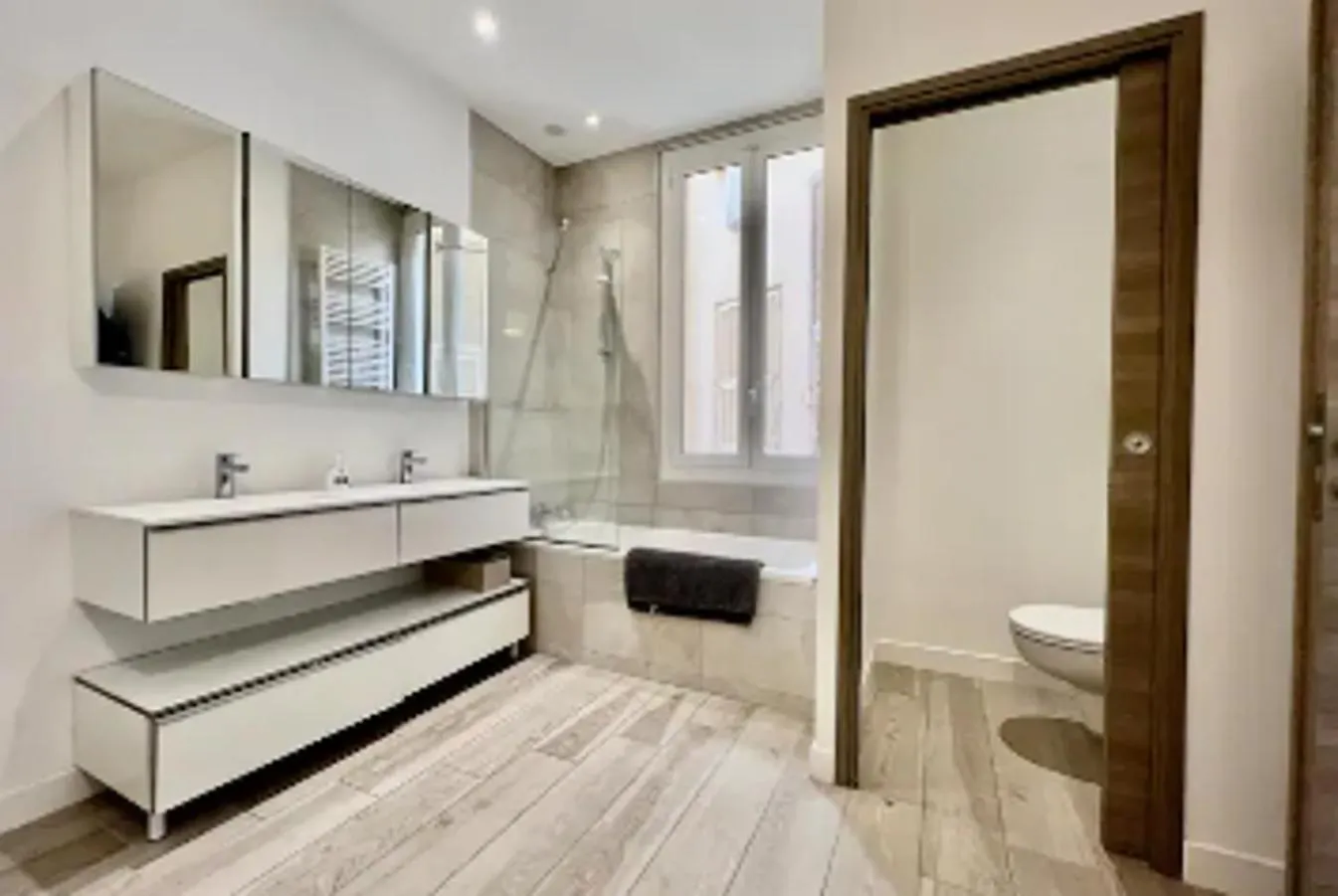 Large 4-Room Town Center Near Monaco Beausoleil