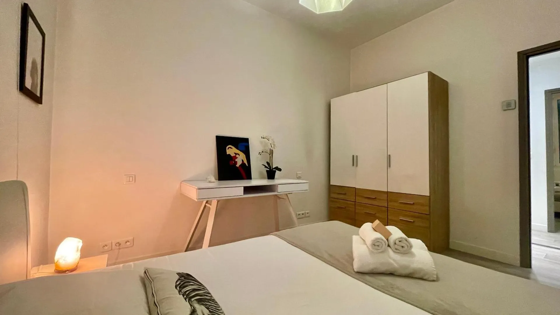 Large 4-Room Town Center Near Monaco Beausoleil 0*,  Frankreich